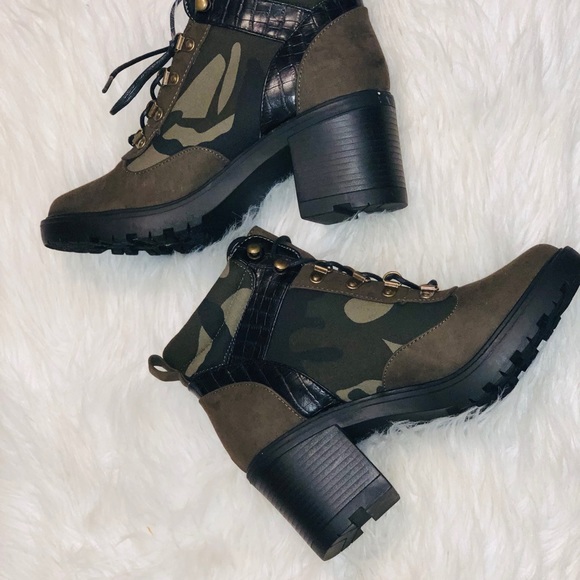 Boots - Picture 4 of 4